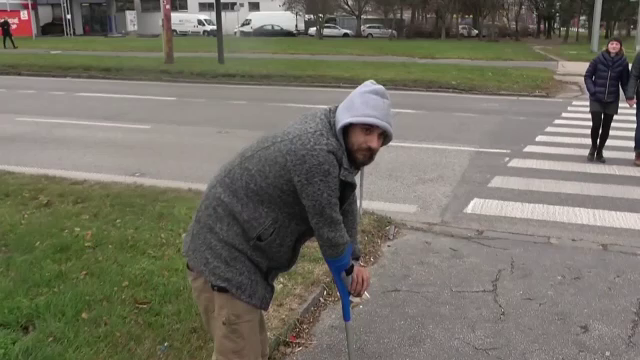 Ce a descoperit o jurnalistă slovacă după ce a urmărit un cerșetor român. „Te prefaci?”