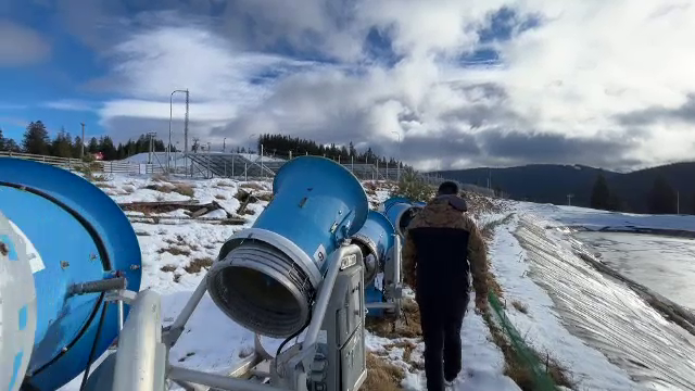 Investiții uriașe pentru producerea zăpezii artificiale pe pârtii. Costurile se vor regăsi însă în tarife