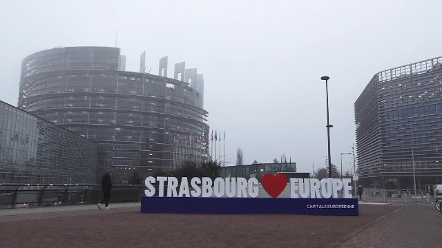 România, la un pas de a deveni nerecomandată pentru investiții. A fost retrogradată perspectiva de la „stabilă” la „negativă”