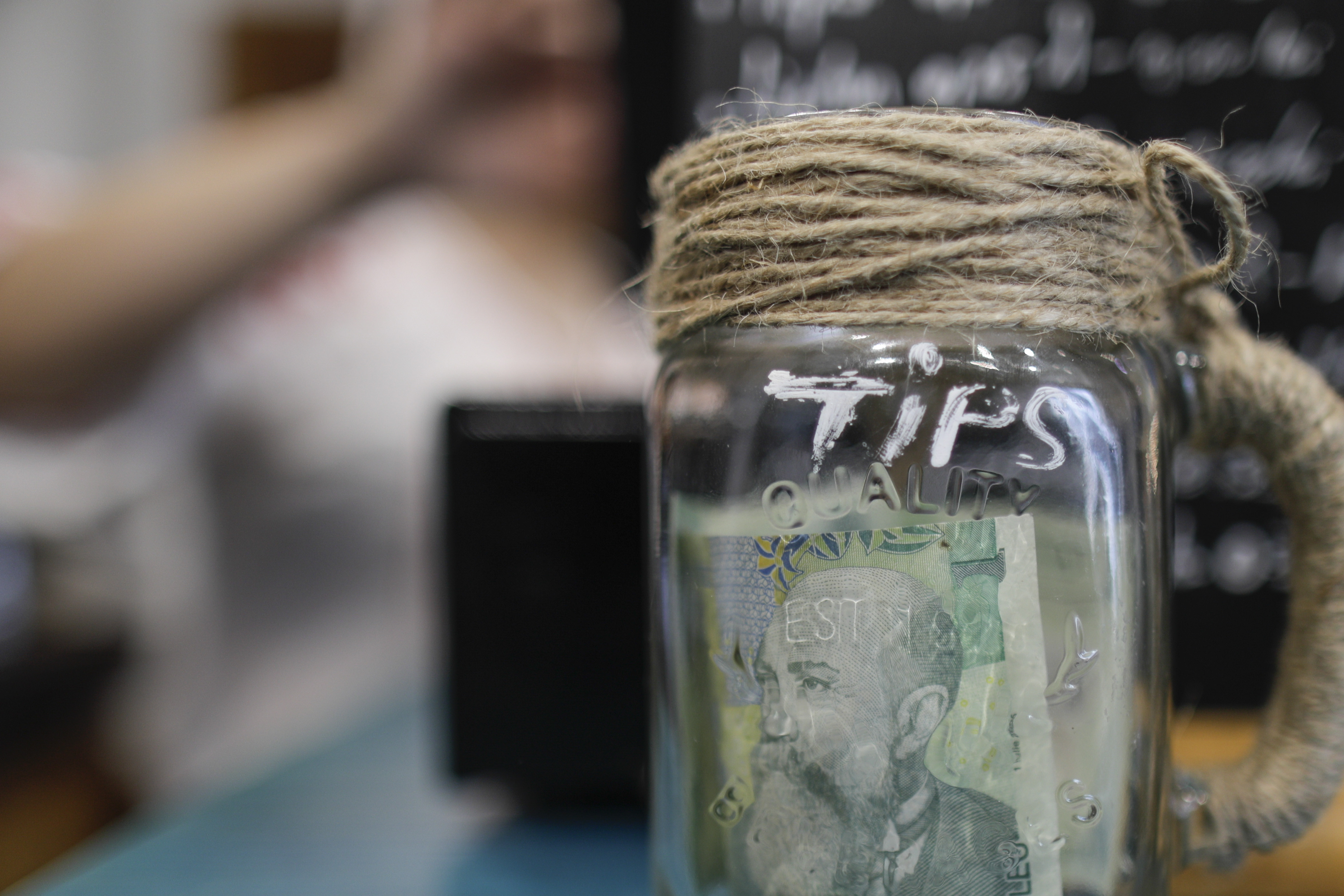 Sondaj: 60% dintre micii antreprenori spun că sunt puternic afectaţi de taxe şi iau măsuri dure de reducere a costurilor