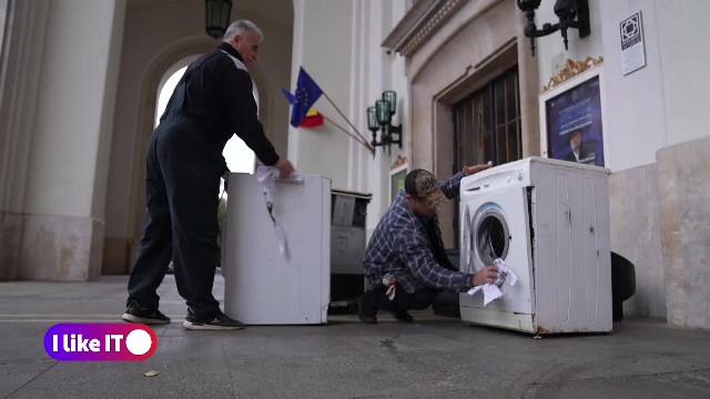 Cum arată un spectacol de operă și balet de la Opera Națională pentru care decorul a fost realizat de electronice vechi