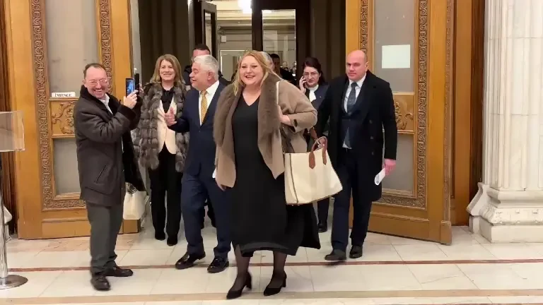 Diana Șoșoacă: ”Breaking news! PSD-ul ne-a solicitat să intrăm la guvernare. Nu voi intra la guvernare cu ciuma roșie”