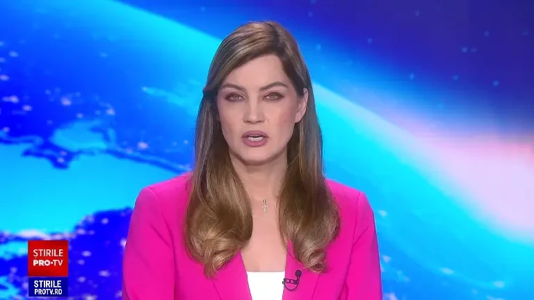 Momentul în care o șoferiță beată se răstoarnă cu mașina și lovește alte două mașini, în Cluj | VIDEO