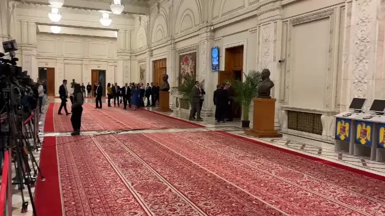 Scandal în prima zi a noului legislativ. Președinta POT a bruscat jurnaliștii pe holurile Parlamentului