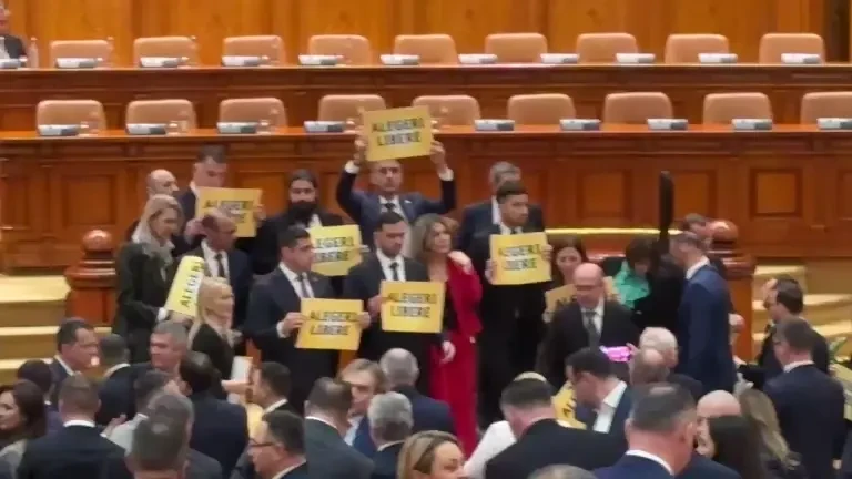 Scandal în prima zi a noului legislativ. Președinta POT a bruscat jurnaliștii pe holurile Parlamentului. VIDEO