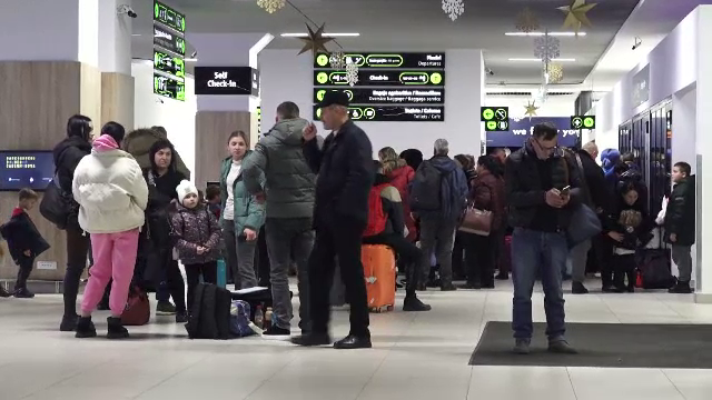 Iarna capricioasă a dat peste cap traficul aerian. Zeci de zboruri au fost anulate din cauza ceții