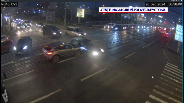 O mașină în care se aflau trei oameni a plonjat în Bahlui după ce s-a ciocnit de un alt autoturism, în Iași. Ce a urmat