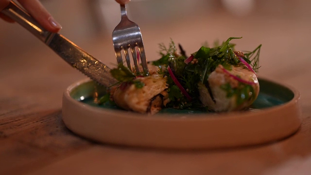 Comisia Europeană a lansat propria carte de bucate, ”Senzațional”. Exact așa cum este și preparatul care reprezintă România