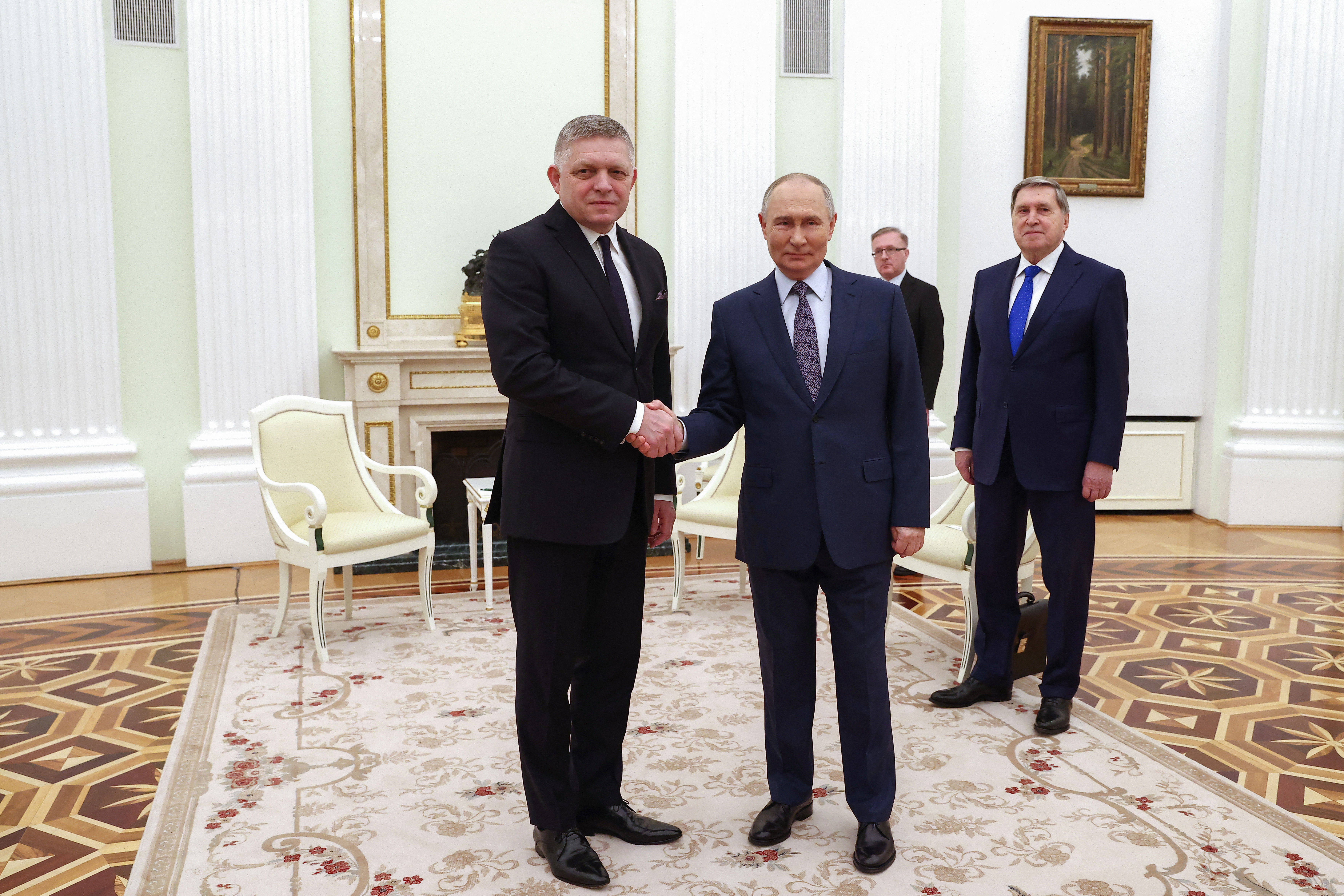 Vladimir Putin l-a primit la Kremlin pe Robert Fico, unul dintre puținii lideri europeni cu care a rămas apropiat