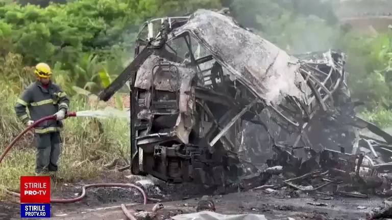 Tragedia în Brazilia. Cel mai grav accident rutier din ultimii 17 ani: 38 de oameni aflați într-un autocar au murit