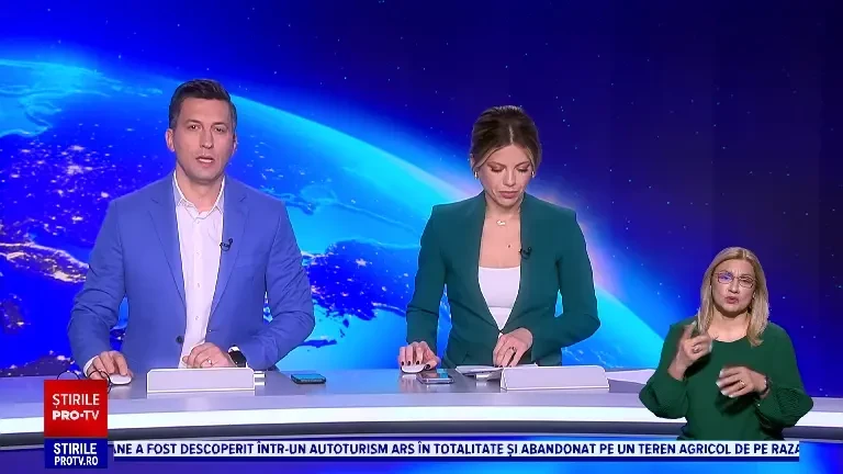 O mașină a intrat în vitrina unui magazin din Suceava. Şoferul a refuzat transportul la spital. FOTO