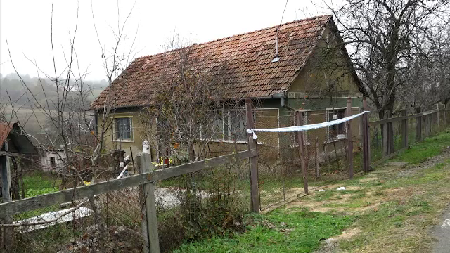 Un sucevean i-a tăiat gâtul soției la nervi, iar aceasta a spus că s-a rănit în geam. Ce au descoperit salvatorii