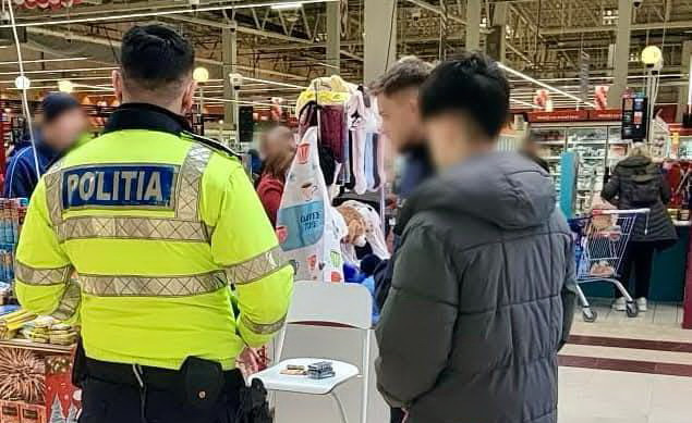 Un comerciant din București riscă închisoarea sau amendă după ce a fost prins că vindea materiale pirotehnice unui minor