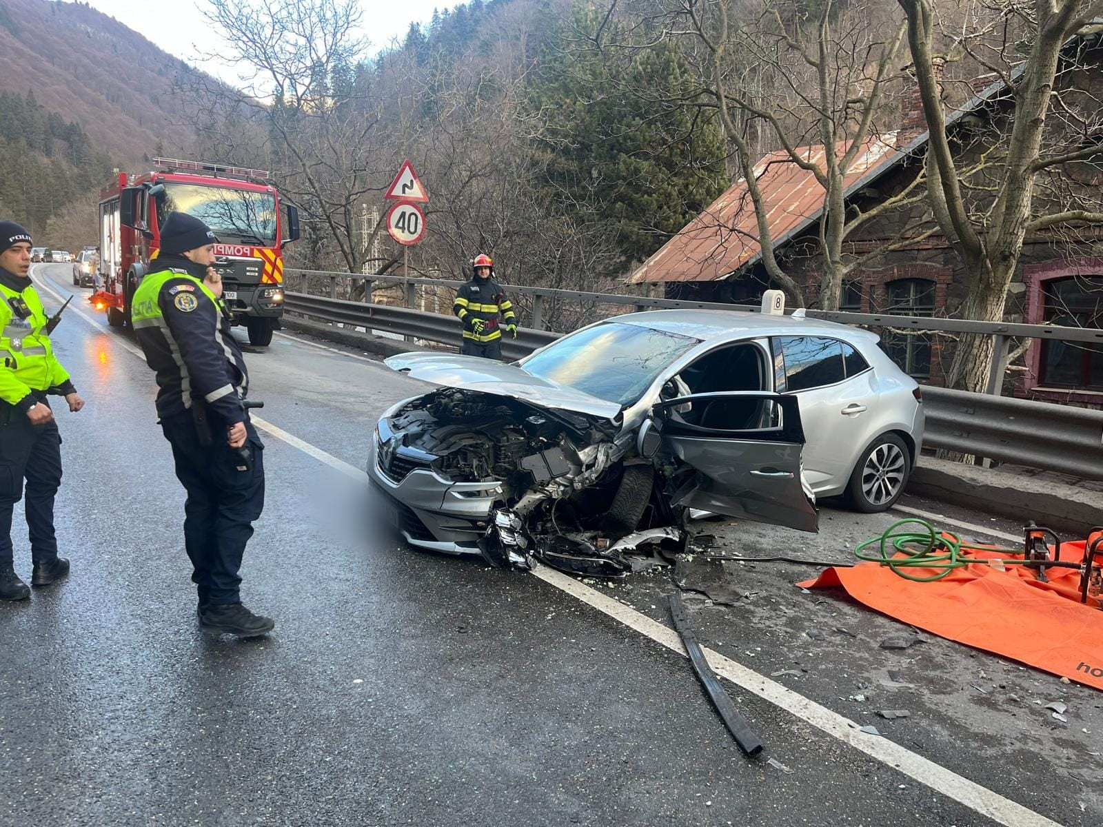 Accident grav pe DN 1 la Sinaia. Cinci persoane au ajuns la spital