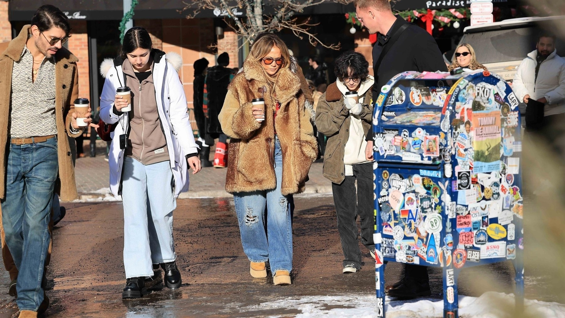 Cum a petrecut Jennifer Lopez primul Crăciun fără Ben Affleck. GALERIE FOTO