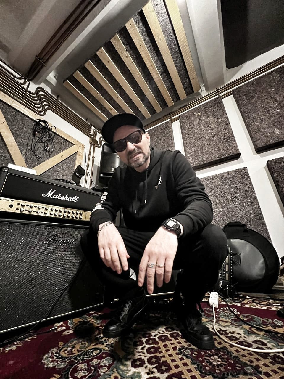 Rap ”old-school” românesc. SeTeHash și-a lansat noul album solo, ”Lumină în întuneric”, în concert cu un LIVE band