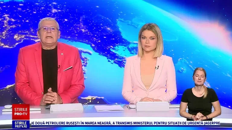 În a doua zi de Crăciun, într-o comună din Alba băieții îmbrăcați în straie populare merg la colindat din casă în casă și invită la bal fetele