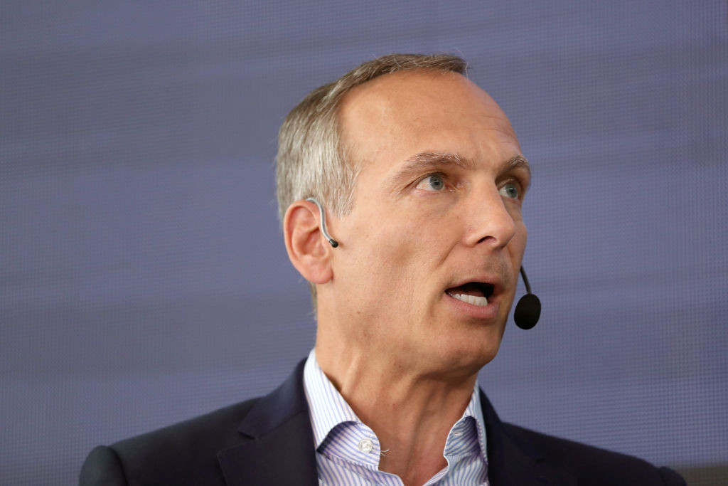 Inteligența artificială transformă călătoriile. Șeful Booking explică cum se va schimba modul de planificare a deplasărilor