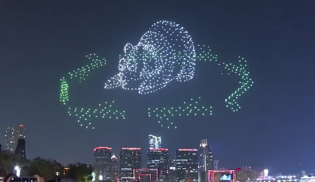 Peste 1.000 de drone au apărut deasupra Hong Kong-ului. Spectacolul neobișnuit pe care l-au oferit