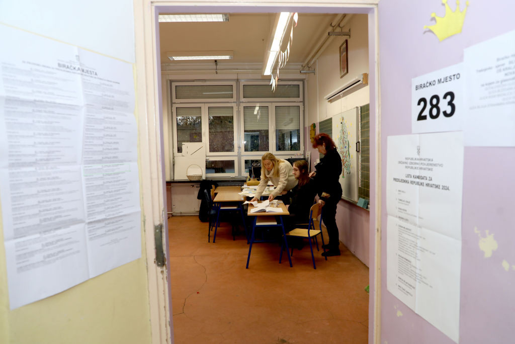 Alegeri prezidențiale în Croația: A început primul tur. Actualul șef al statului, dat favorit în sondaje