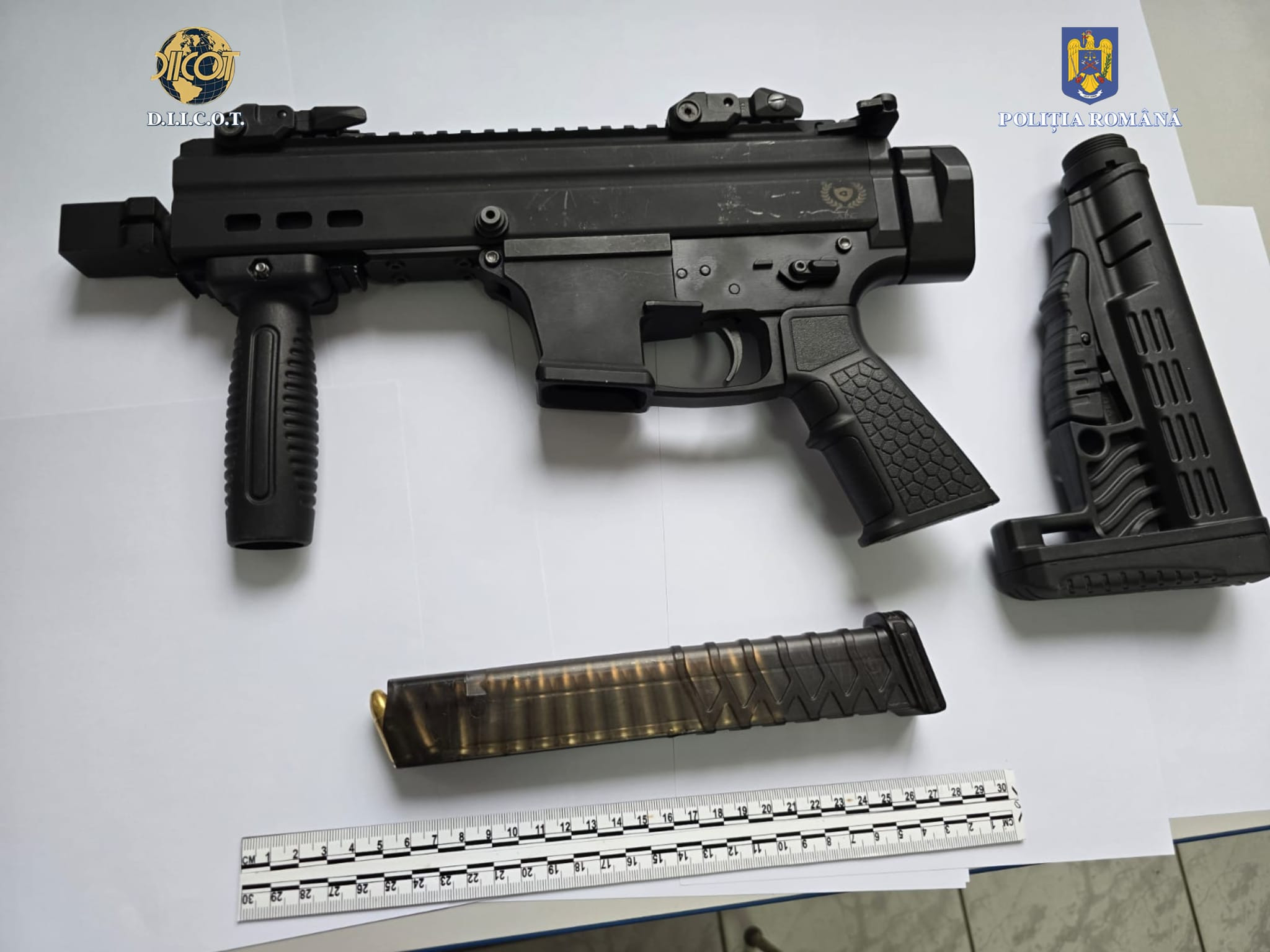 Un cetățean străin înarmat a fost prins lângă București. Avea două pistoale și amortizoare