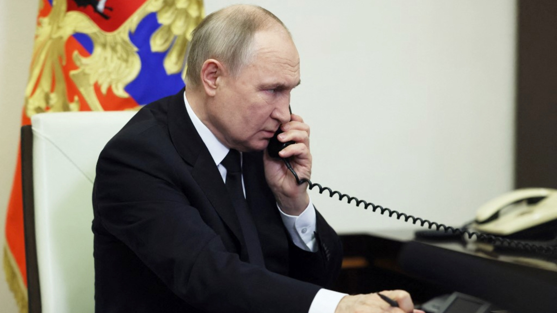 Kremlinul transmite că militarizarea Europei pune în pericol negocierile Trump-Putin. Liderul rus a apelat rapid la un aliat