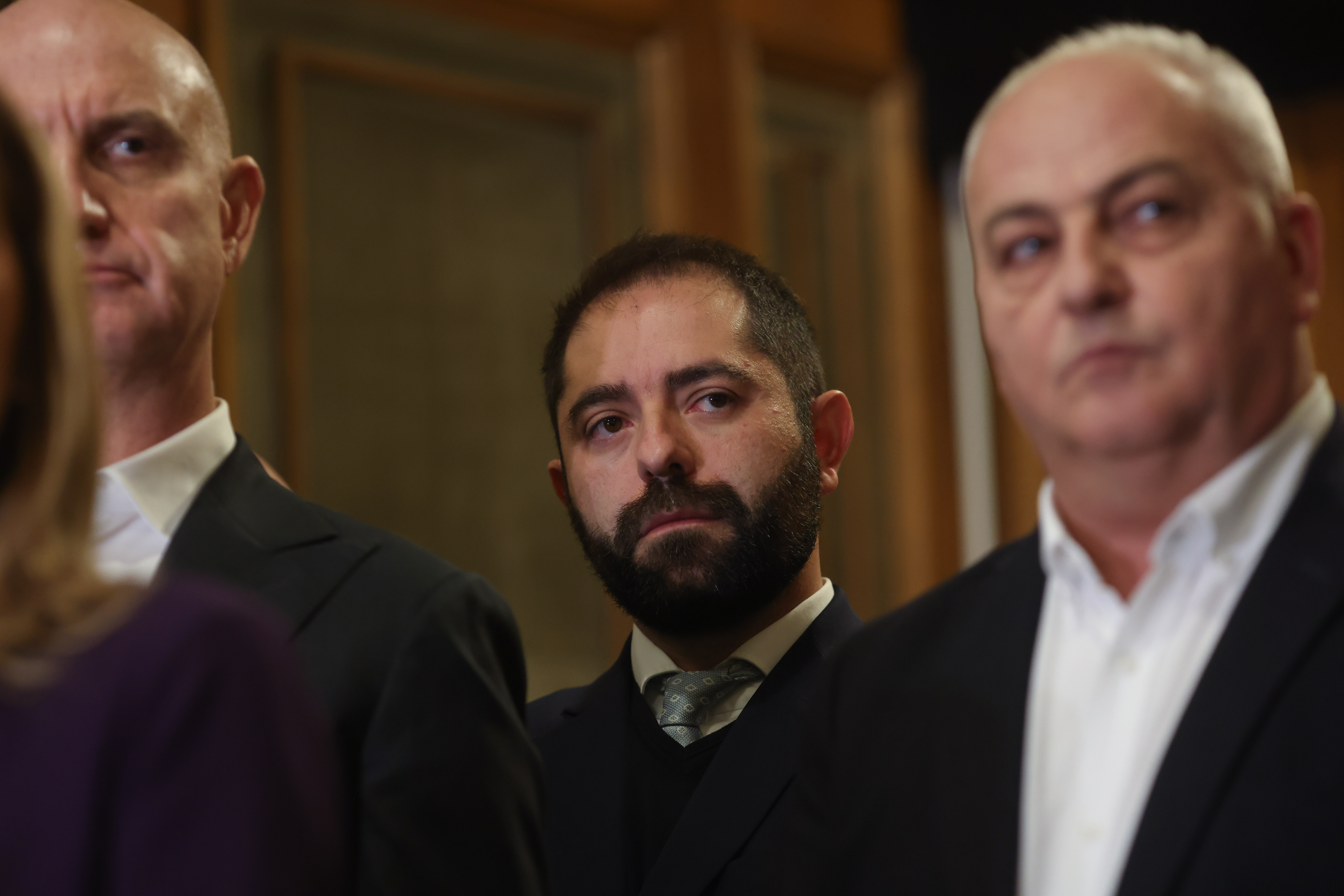 Mediul de afaceri acuză Guvernul că a ascuns noile de taxe din ianuarie: A reapărut de nicăieri celebra „taxă pe stâlp”