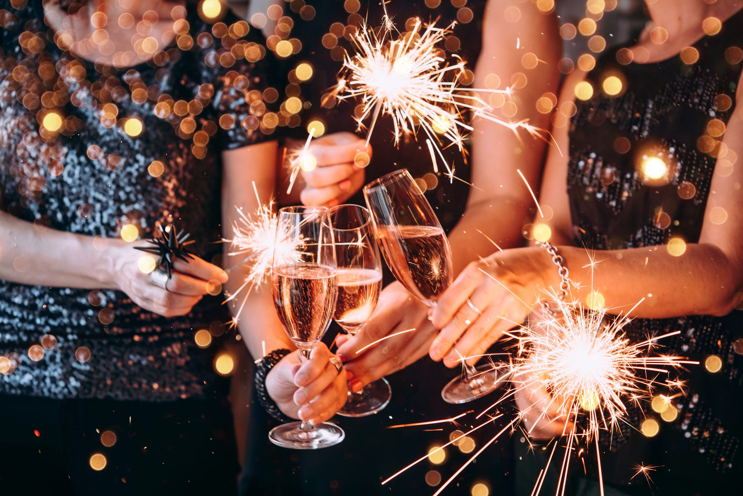 Unde petrec românii Revelionul 2025. Cele mai populare opțiuni de Anul Nou