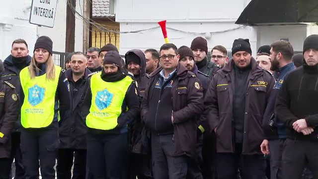 Protestele de stradă după ordonanța austerității au început cu polițiștii. Polițiștii acuză tăierea mascată a salariilor