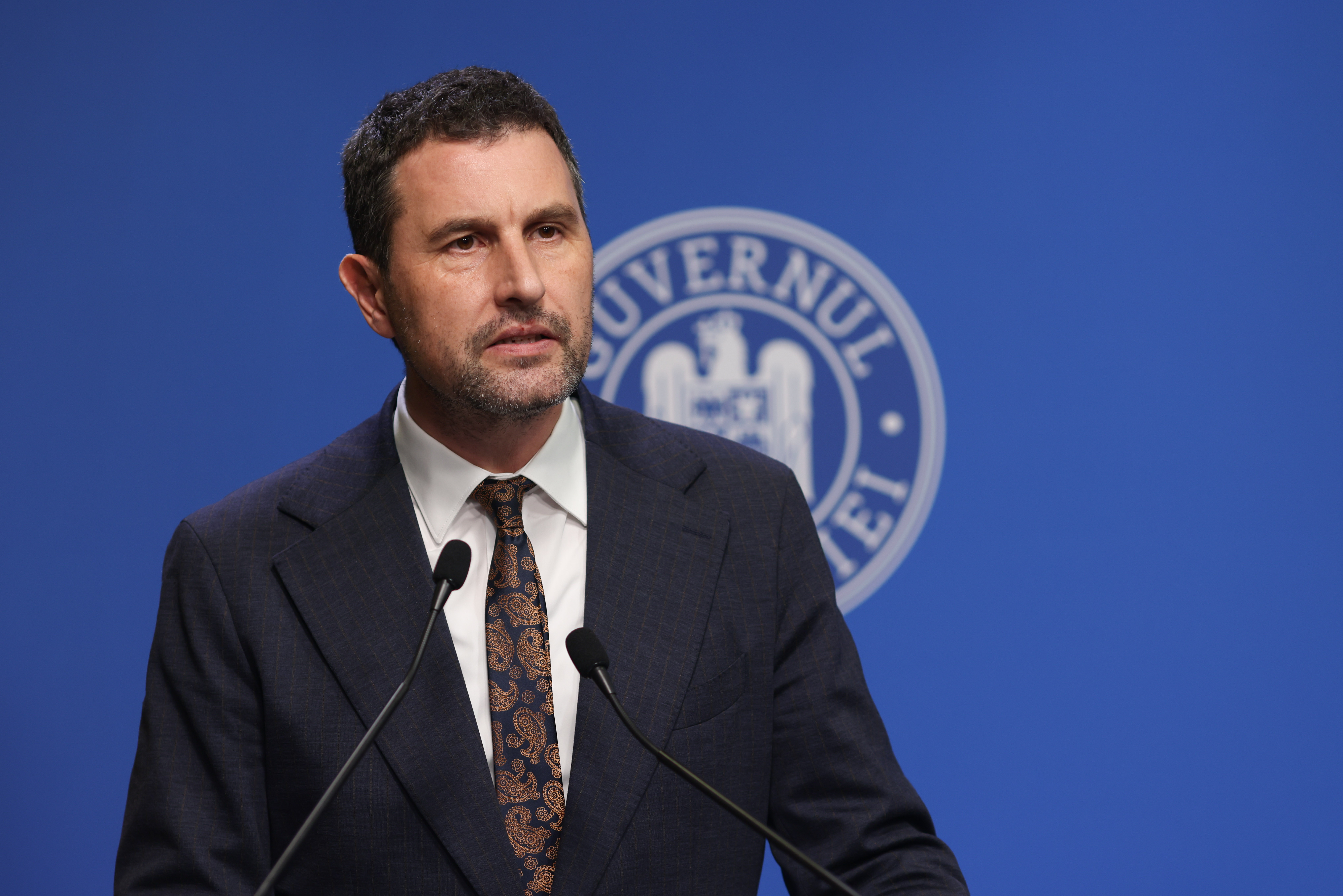 Ministrul Finanțelor vrea descurajarea puternică a tranzacțiilor cash, ”în domenii cu risc major”. Analiză la Finanțe