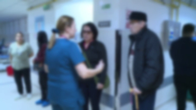 Spitalele sunt aglomerate de oameni care nu ar trebui să se prezinte la urgențe. Așteaptă și cinci ore pentru o consultație