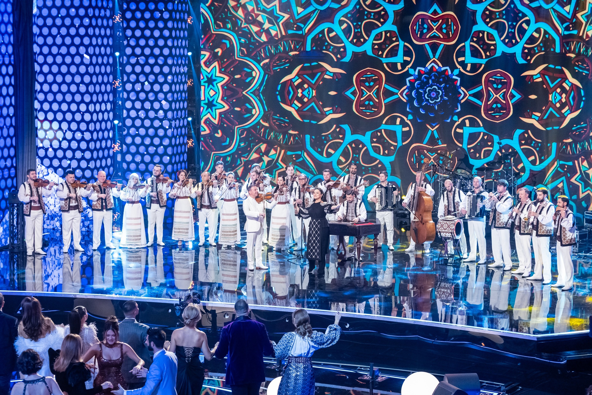 Program TV de Revelion 2025. Ce poți vedea la televizor în noaptea de Anul Nou