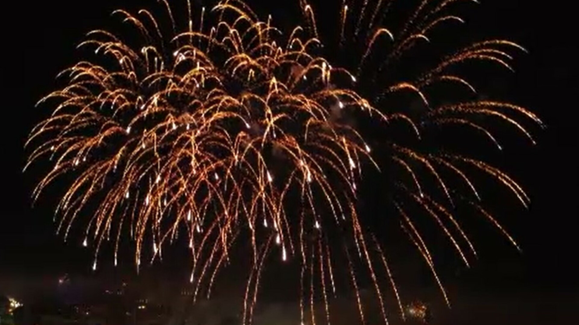 Fenomenul care a stricat mai multe spectacole de artificii în România, în noaptea de Revelion. Surpriză la Târgu Jiu