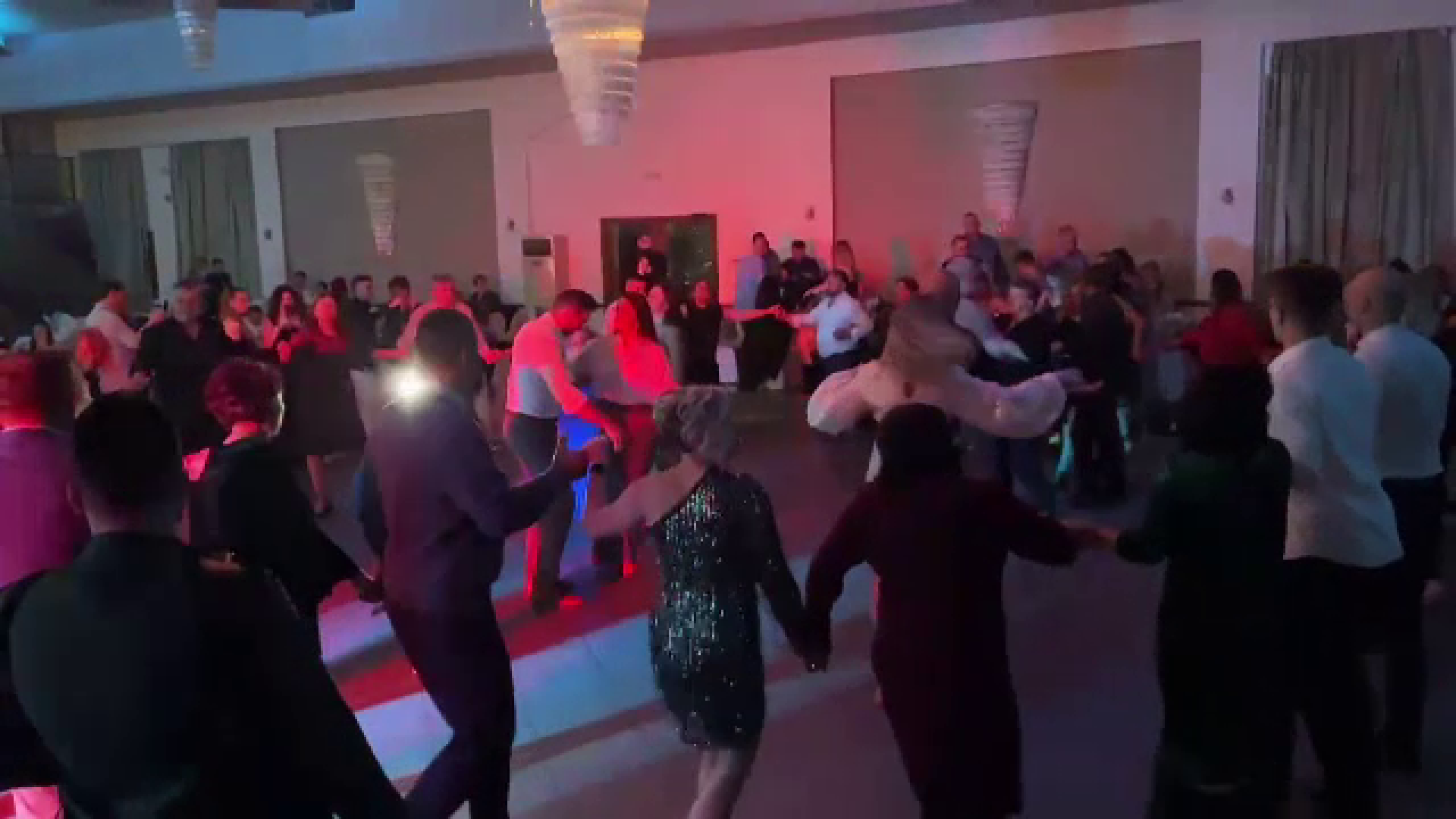 Revelionul diasporei. Cum au petrecut noaptea dintre ani românii stabiliți în străinătate, la concurență cu turiștii