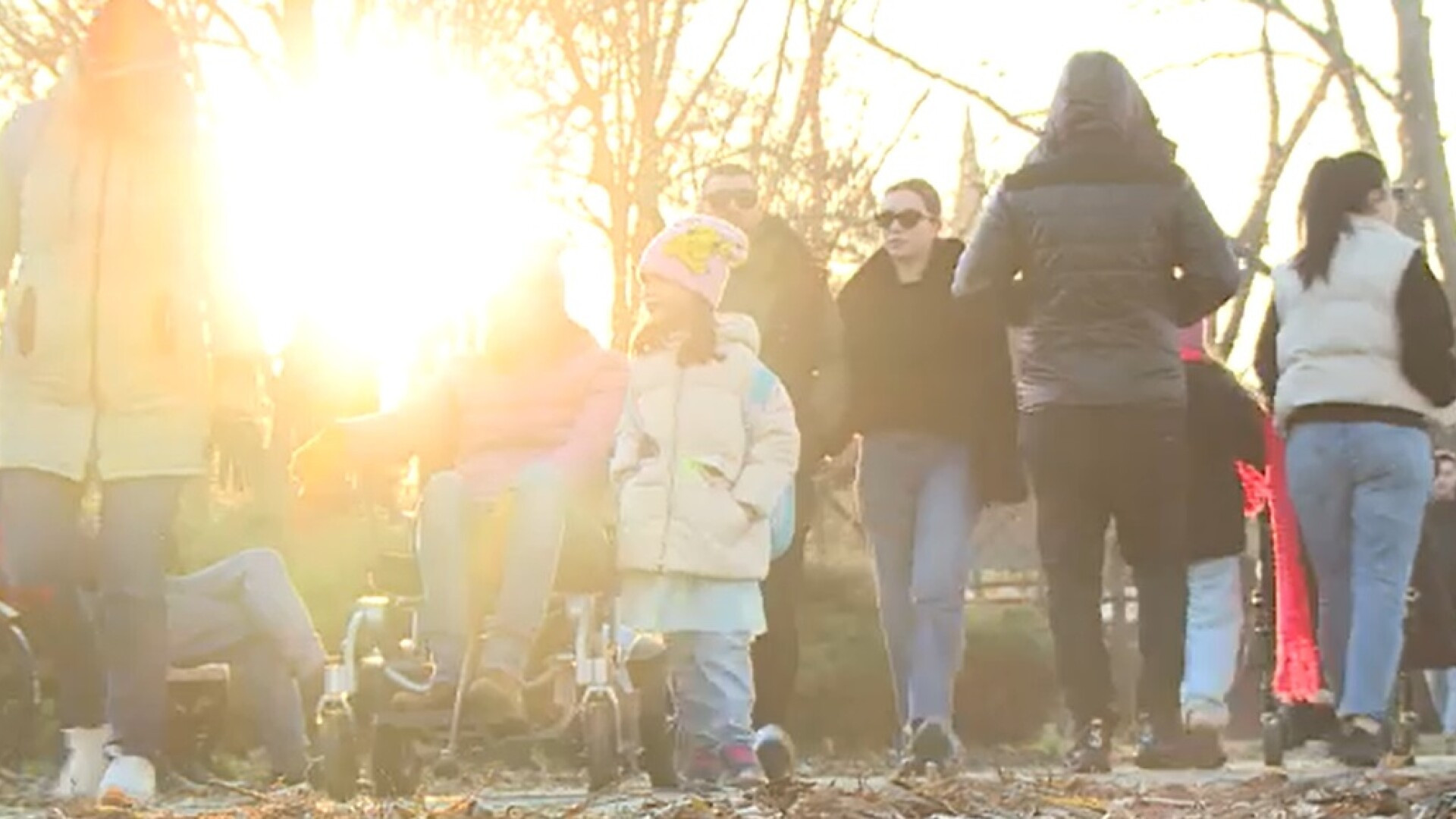 Parcurile din București s-au umplut de oameni în prima zi din 2025. Meteorologii au vești bune pentru zilele următoare