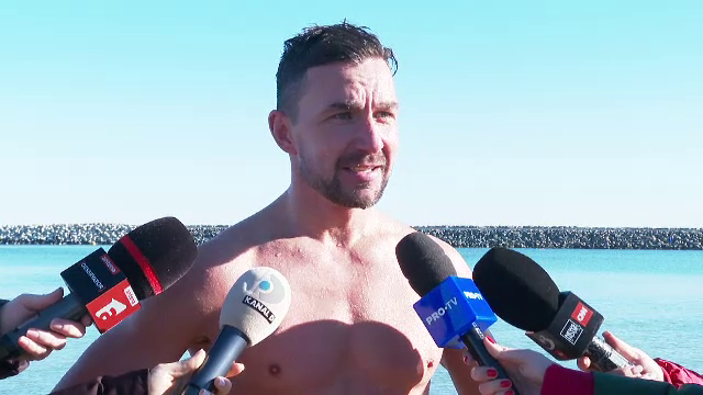 Au apărut primii turiști care au făcut baie în Marea Neagră, pe 2 ianuarie 2025. „Chiar nu mi se pare rece”