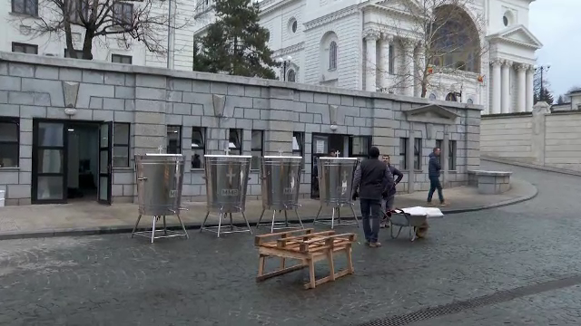 Ultimele pregătiri pentru slujba de Bobotează. Peste 15.000 de credincioși așteptați la procesiunea de la malul mării