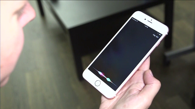 Siri se activează singur și înregistrează conversațiile. Apple acceptă să plătească daune uriașe pentru a scăpa de proces