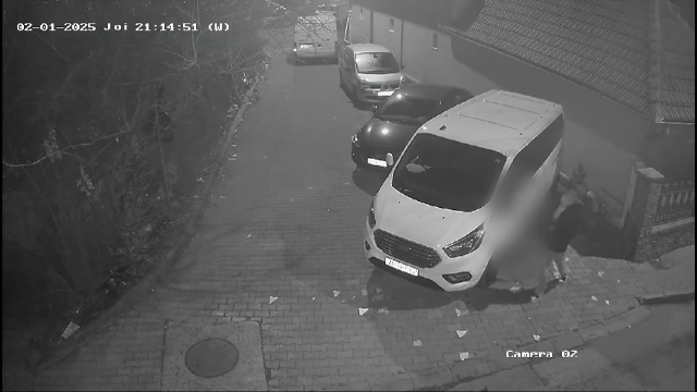 Un tânăr a vandalizat mai multe mașini parcate pe o stradă din Alba-Iulia. Cum a fost sancționat