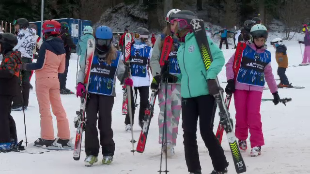 Vacanța de iarnă continuă la munte. Tarifele la cazare sunt mai mici chiar și cu 30%. „E foarte aglomerat”