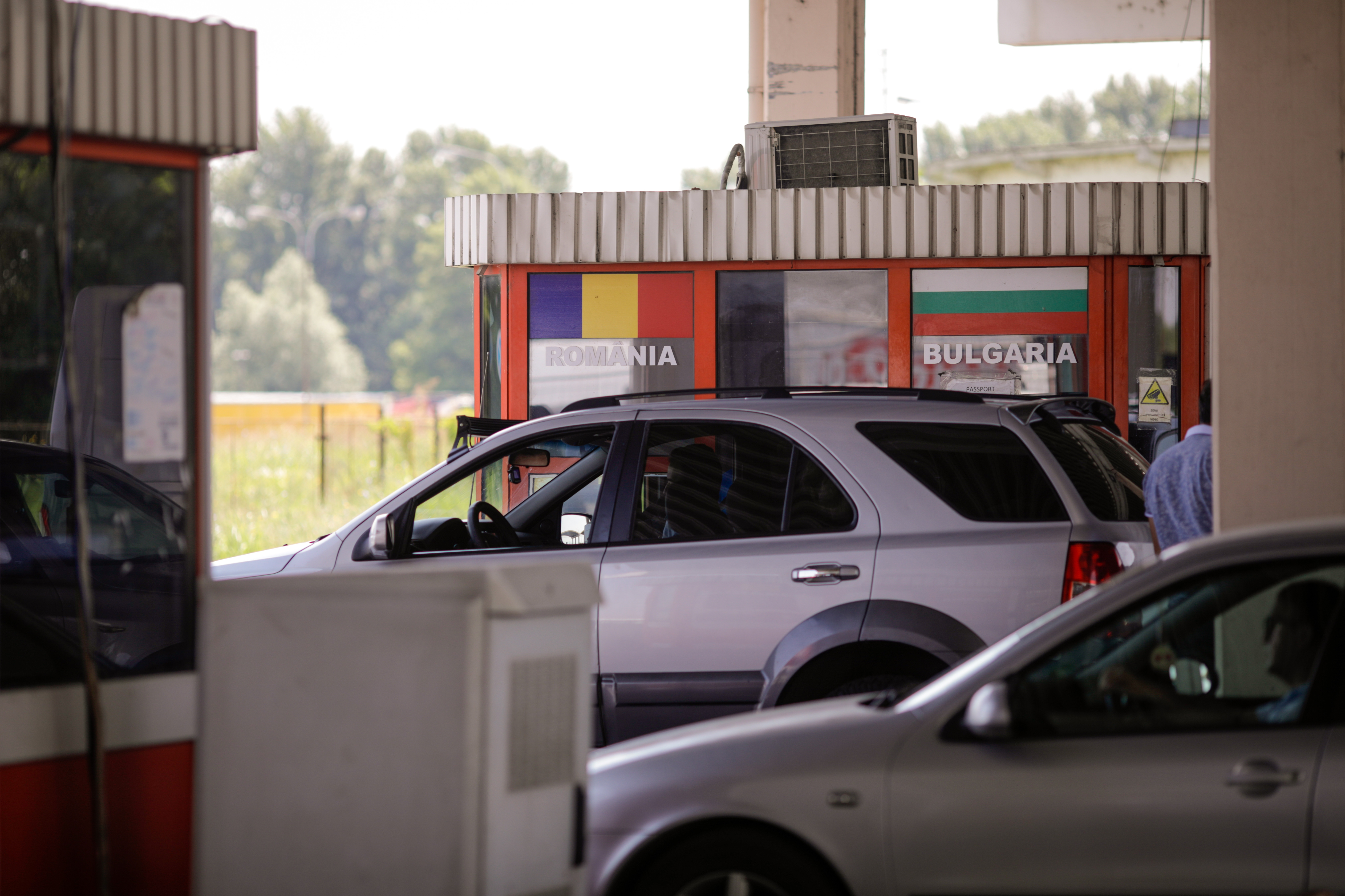 Românii opresc din obișnuință să fie controlați la granița cu Bulgaria, deși nu mai trebuie asta după intrarea în Schengen