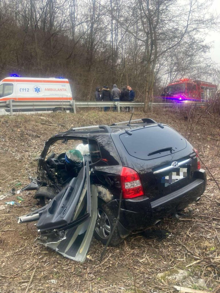 Accident violent în Alba. Două persoane au fost grav rănite. A fost solicitat un elicopter SMURD