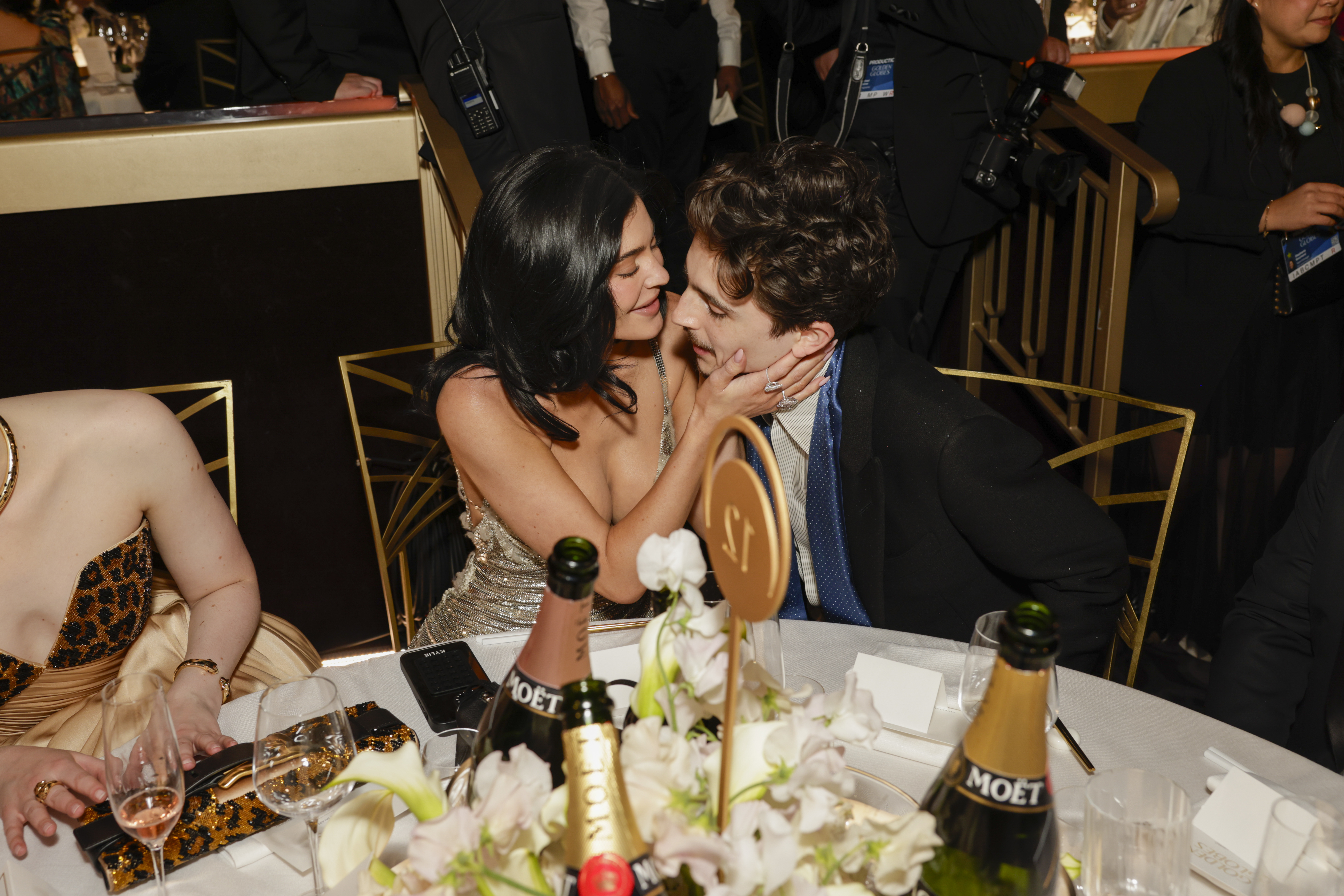 Globurile de Aur 2025. Cele mai frumoase cupluri de pe covorul roșu. Cum au fost surprinși ​Timothée Chalamet și Kylie. FOTO