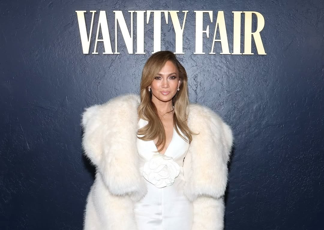 Jennifer Lopez și-a început anul cu o apariție fără cusur. Ce ținută a purtat vedeta în cadrul unui eveniment monden. FOTO