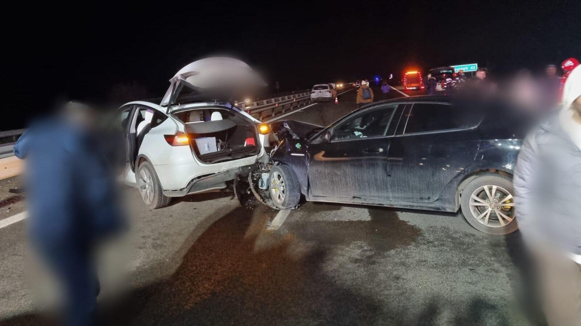 Carambol cu cinci mașini pe autostrada A3. Patru persoane au fost rănite