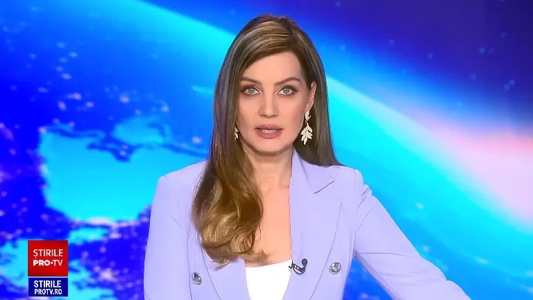 Aglomerație la slujbele de Bobotează din țară. Unii enoriași au luat agheasmă cu bidoanele: „Stropim toată casa, curtea”