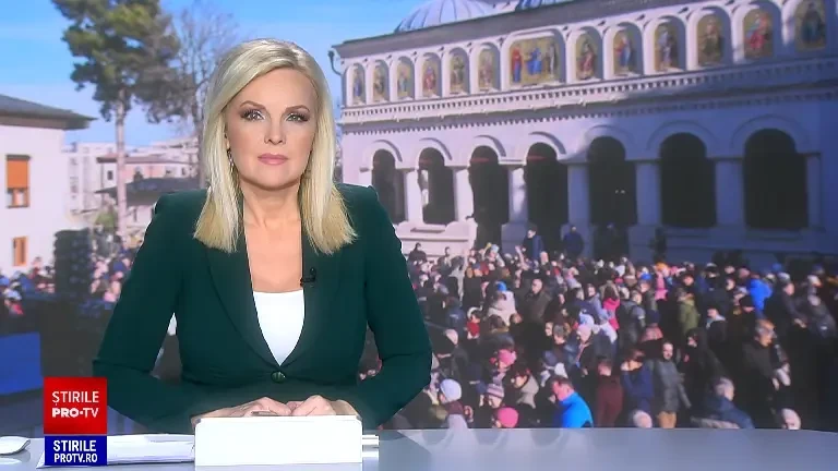 Mii de credincioși la slujbele de Bobotează. Organizatorii, surprinși de numărul de enoriași veniți după Agheazma Mare