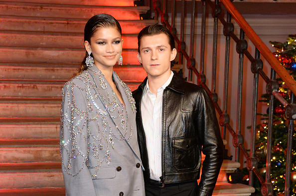 Zendaya şi Tom Holland s-au logodit. Inelul purtat de actriță la Globurile de Aur a devenit viral pe reţelele sociale. FOTO