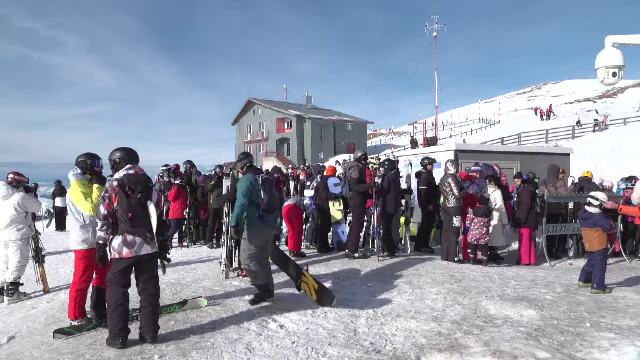 Alertă de vreme rea la munte. Turiștii au fost îndemnați să părăsească rapid pârtiile