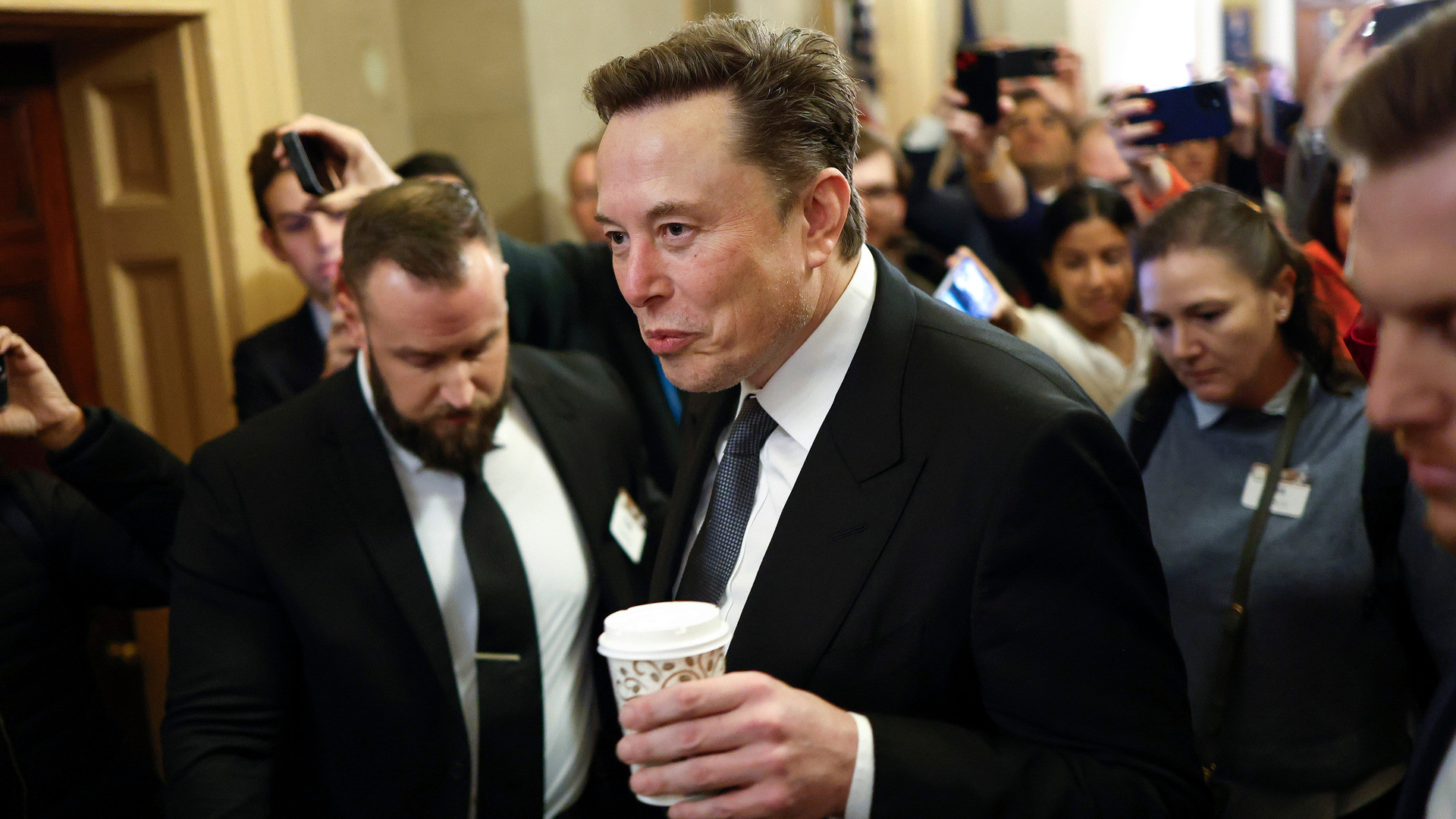 Lista companiilor aeriene care vor să ofere WiFi în timpul zborului, cu ajutorul Starlink